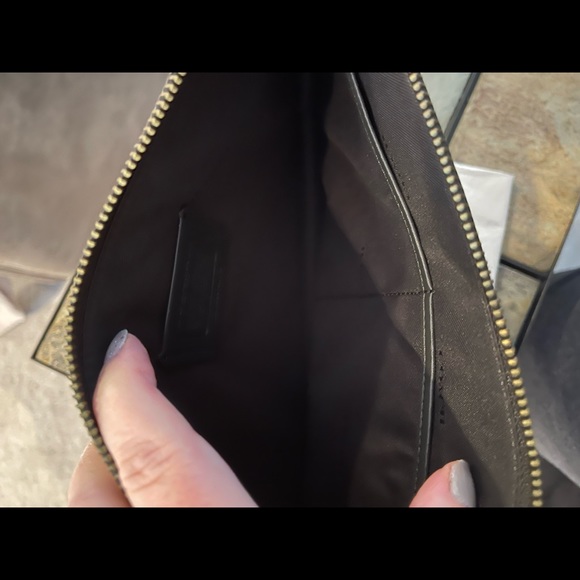 Coach Manahatten signature pouch - Picture 4 of 8